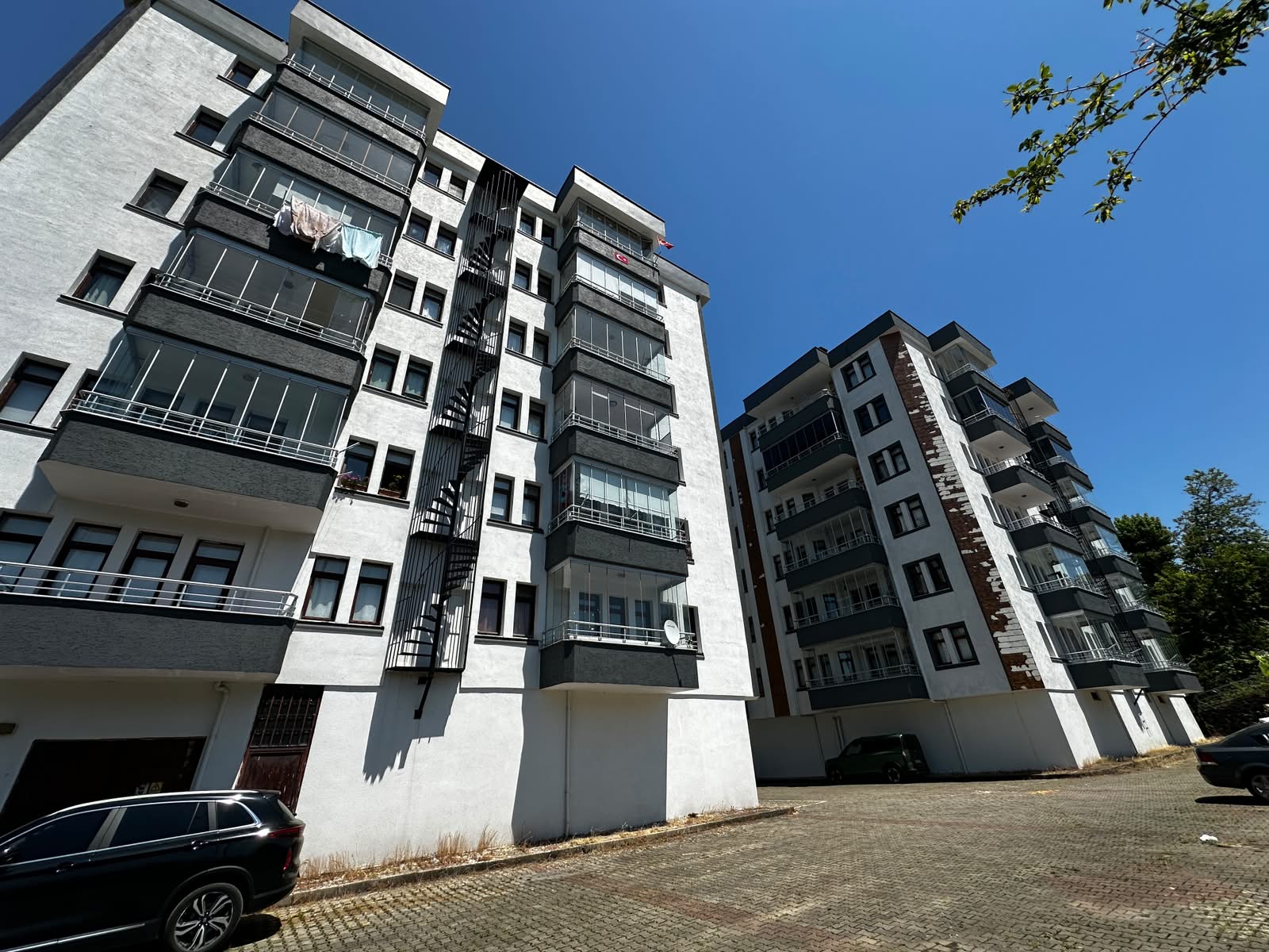 MABEL'DEN IŞIKKENT SİTESİNDE ASANSÖRLÜ İÇİ YAPILI 3+1 DAİRE